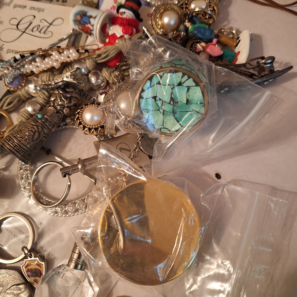 43 LOT misc bundle keyrings trinket boxes button covers buckles TREASURE HUNT - Picture 4 of 11